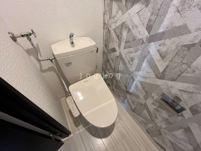 トイレ　温水洗浄便座付き