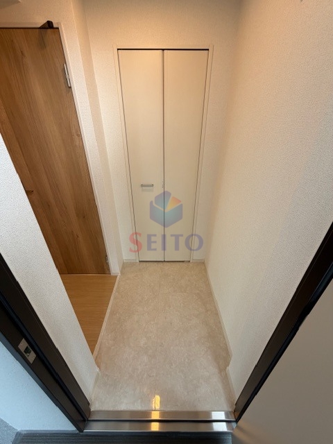 玄関　別階の参考写真になります