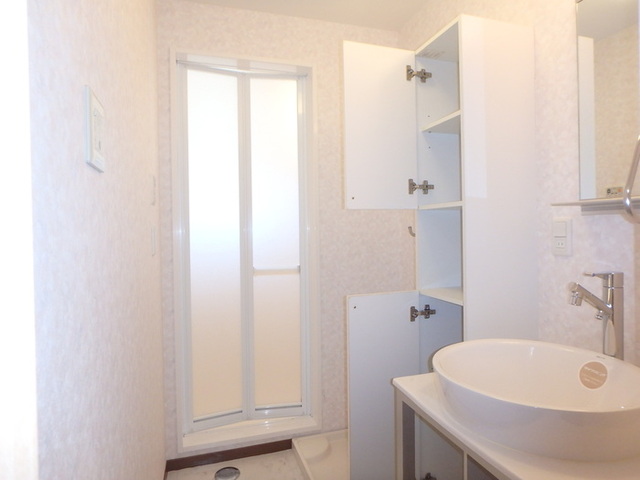 洗面設備　収納付き洗面所