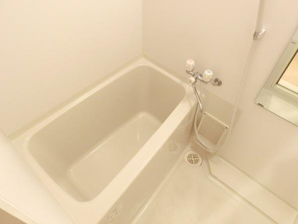 バス・シャワールーム　キレイにリフォームされています！