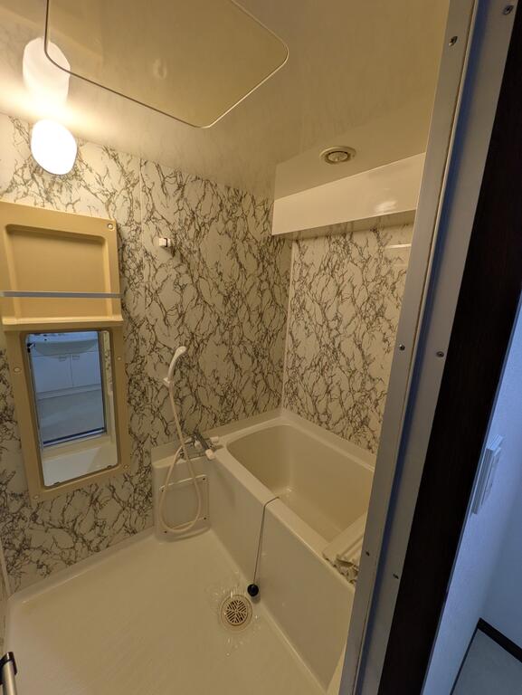 バス・シャワールーム　お風呂になります