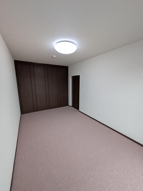 居室・リビング　洋室8.8（リビングとなり）になります