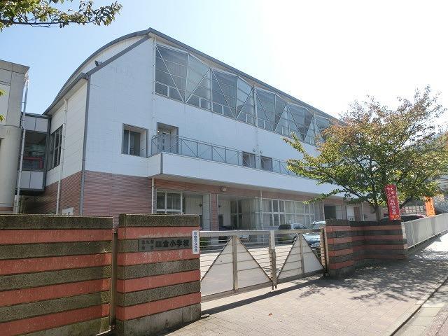 小学校　皿倉小学校（小学校）まで863m