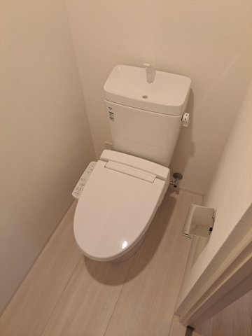 トイレ　キレイな個室空間です