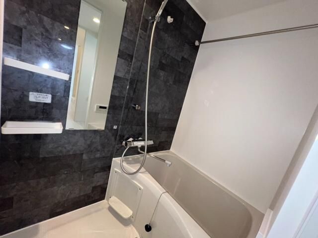 バス・シャワールーム　ゆったり過ごせるお風呂です