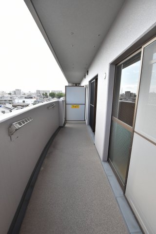 バルコニー　外からの目が気にならないバルコニーで洗濯物が干せます