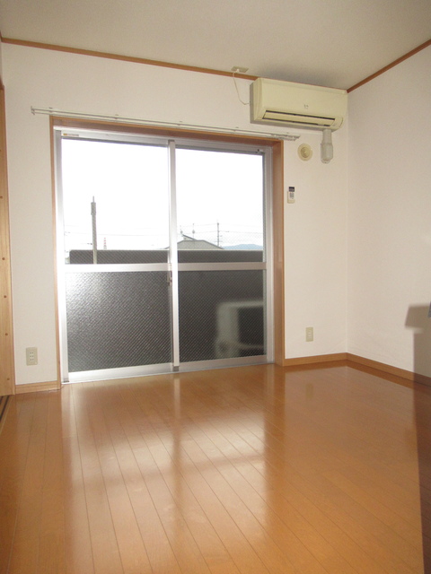 居室・リビング　明るいＤＫ☆