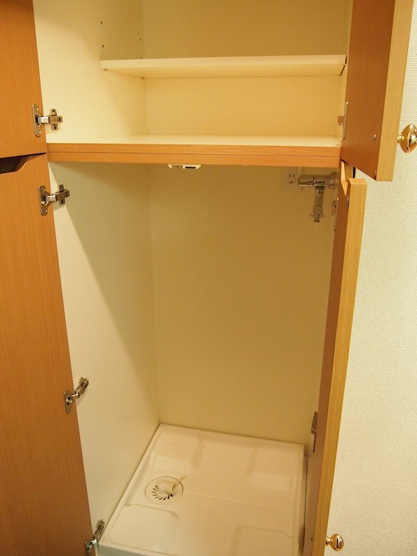 その他設備　室内洗濯機置場☆上には収納もあります（同一仕様写真）