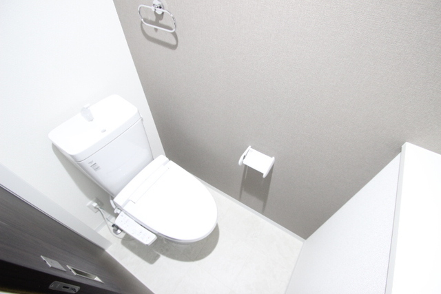 トイレ　別号室のお写真です。