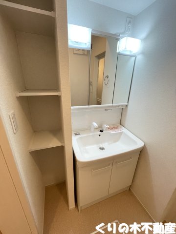 洗面設備　脱衣スペースもあります