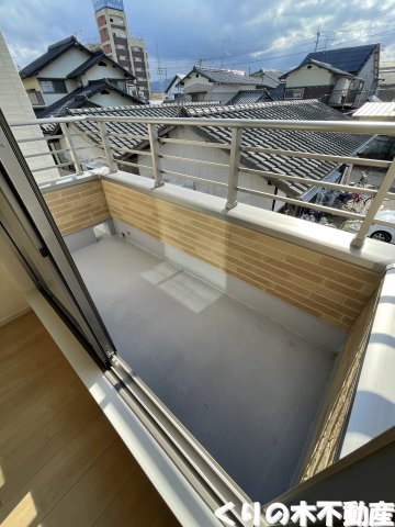 バルコニー　外からの目が気にならないバルコニーで洗濯物が干せます