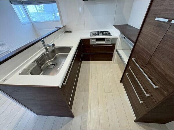 キッチン　人気の対面システムキッチンタイプです！