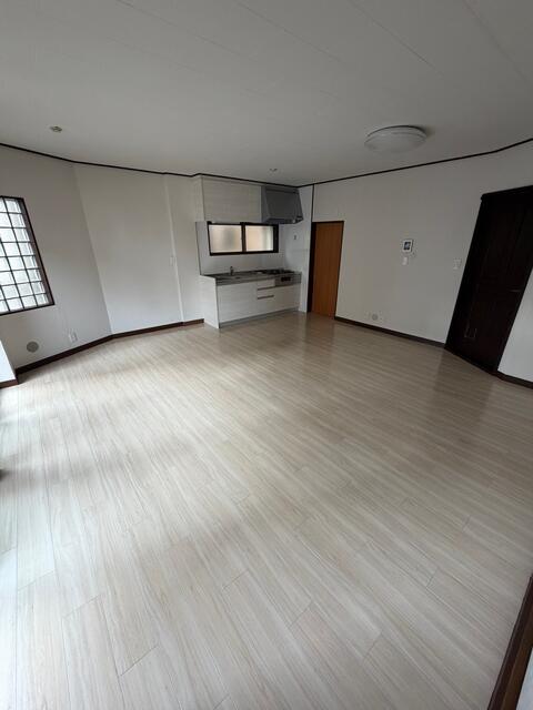 居室・リビング　約１５．５帖・エアコン付