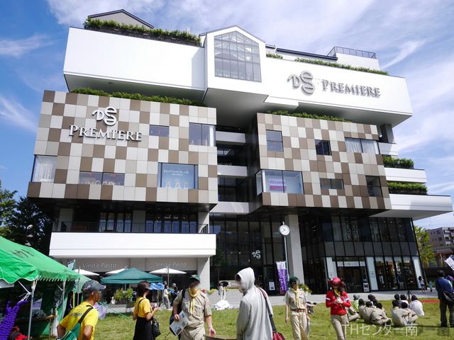 ショッピングセンター　センター北プレミア横浜（ショッピングセンター）まで280m