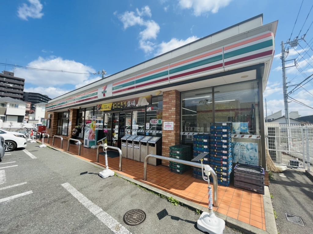 コンビニ　セブンイレブン 足立東伊興3丁目店（コンビニ）まで624m