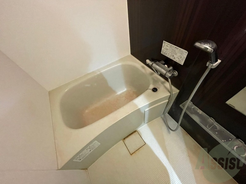 バス・シャワールーム　ユニットバスです。疲れを癒すのに欠かせませんね！