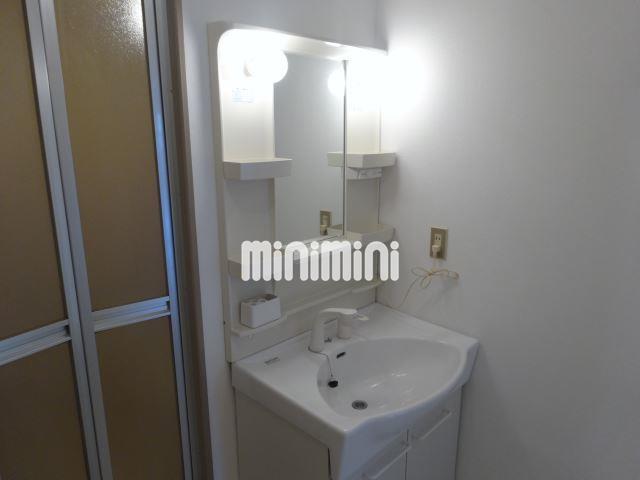 洗面設備　清潔な洗面台です