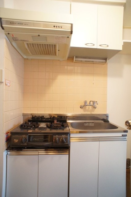 キッチン　上下に収納があるので使い勝手の良いキッチンです！！