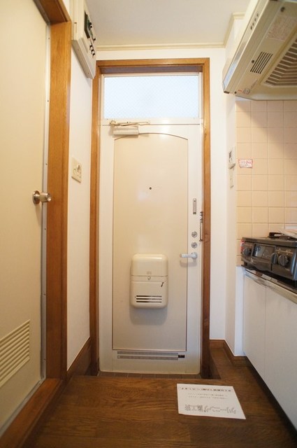 玄関　玄関側からも採光あり♪