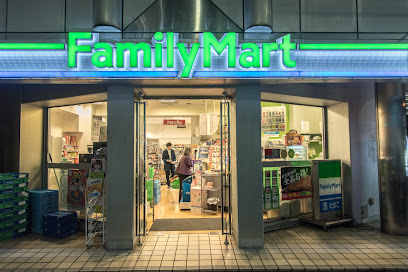 コンビニ　ファミリーマート 南青山六丁目店（コンビニ）まで296m