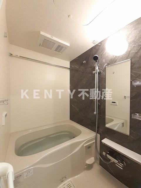 バス・シャワールーム　落ち着いた空間のお風呂です