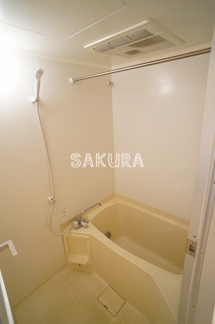 バス・シャワールーム　嬉しい浴室乾燥機付きです♪