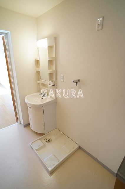 洗面設備　身支度に欠かせない独立洗面台♪