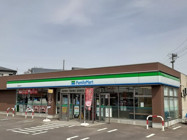 コンビニ　ファミリーマート長岡宮栄店（コンビニ）まで450m