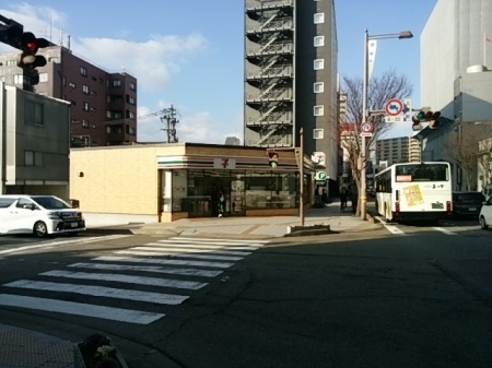 コンビニ　セブンイレブン（コンビニ）まで500m