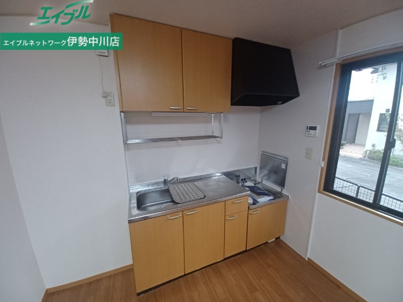 キッチン　同物件別室画像