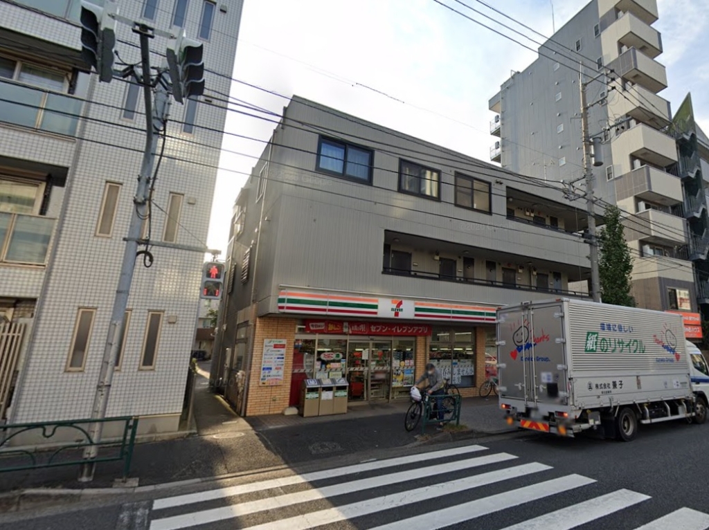 コンビニ　セブンイレブン 北区志茂駅前店（コンビニ）まで408m