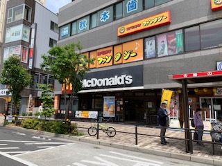 飲食店　マクドナルド 武蔵境北口店（飲食店）まで261m