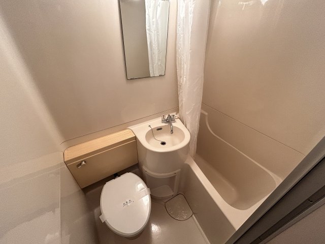 バス・シャワールーム　コンパクトで使いやすいお風呂です