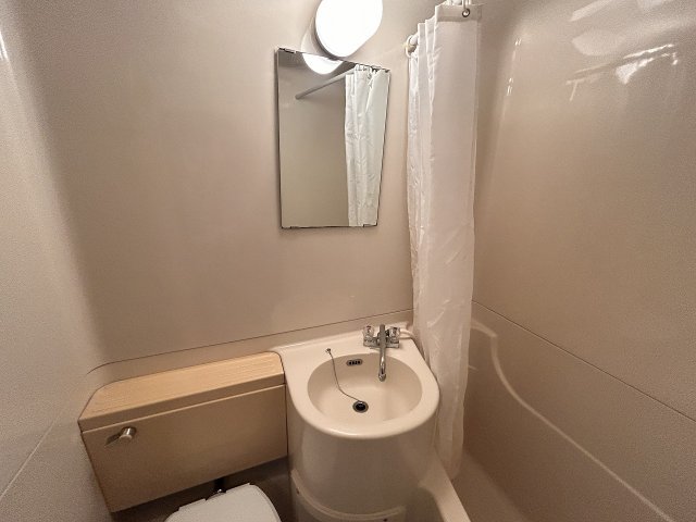 洗面設備　ゆったりとスペースのある洗面所