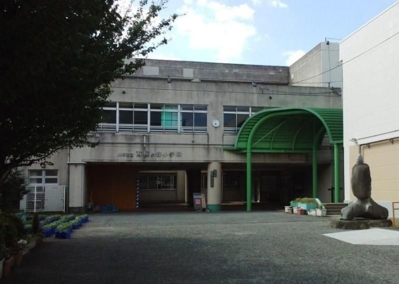 小学校　川崎市立西梶ケ谷小学校（小学校）まで340m