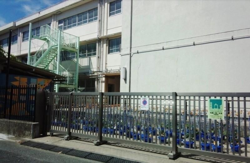 小学校　川崎市立梶ケ谷小学校（小学校）まで518m