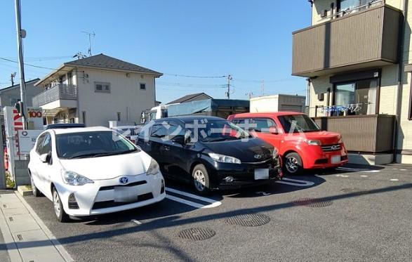 駐車場　駐車場があるので、車を買う予定の方も安心です
