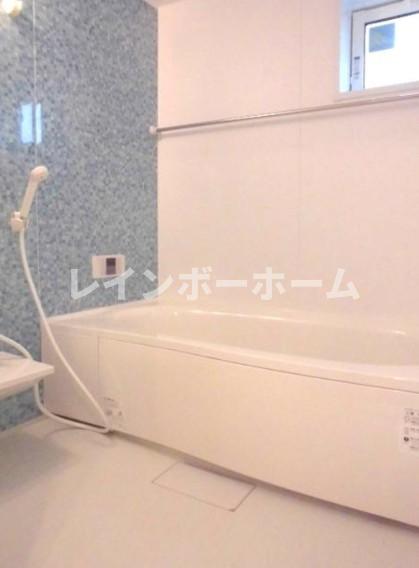 バス・シャワールーム　コンパクトで使いやすいお風呂です