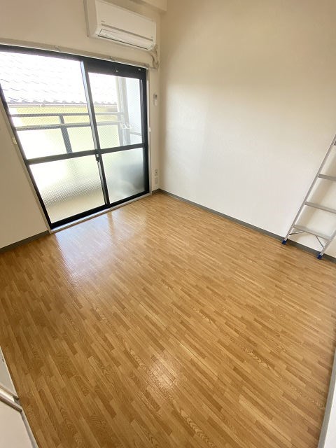 居室・リビング　こちらの居間で趣味の時間をお楽しみください