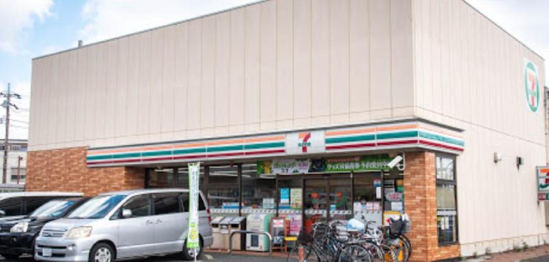 コンビニ　セブンイレブン（コンビニ）まで400m