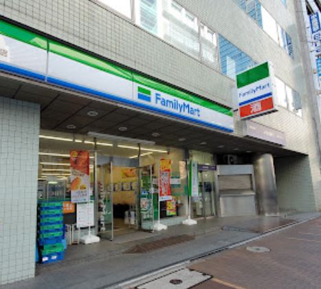 コンビニ　ファミリーマート田町東口店（コンビニ）まで597m