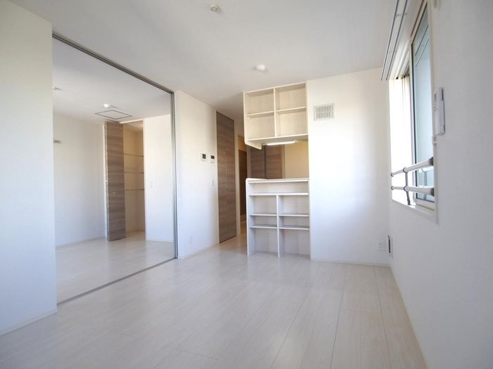 居室・リビング　☆明るい洋室☆