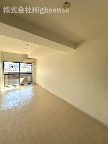 居室・リビング　こちらの居間で趣味の時間をお楽しみください