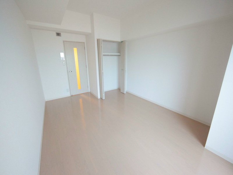 居室・リビング　洋室9.6帖　クローゼット付（収納充実してます）