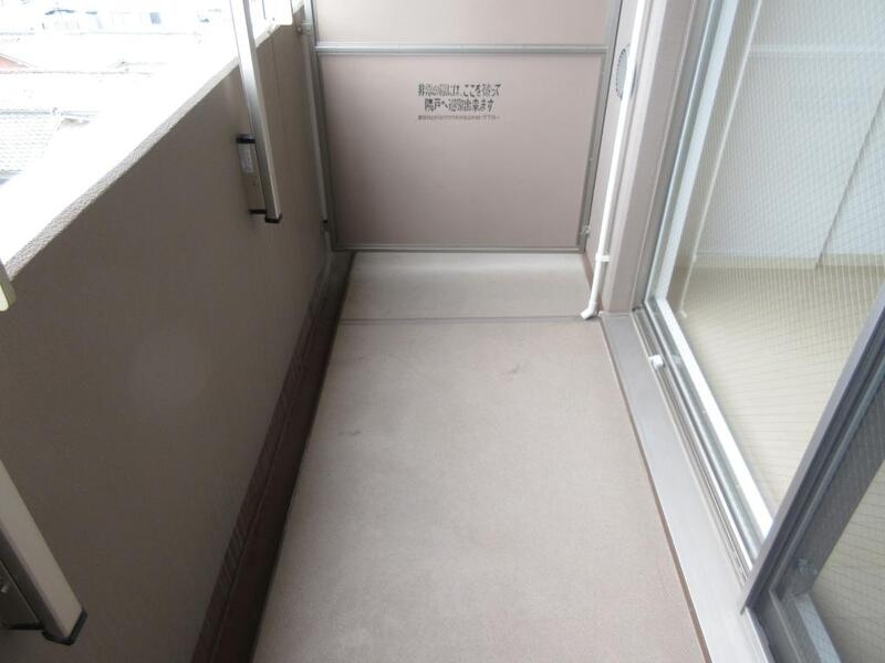 バルコニー　閑静な住宅街で窓も開けたまま寝れますよ！！