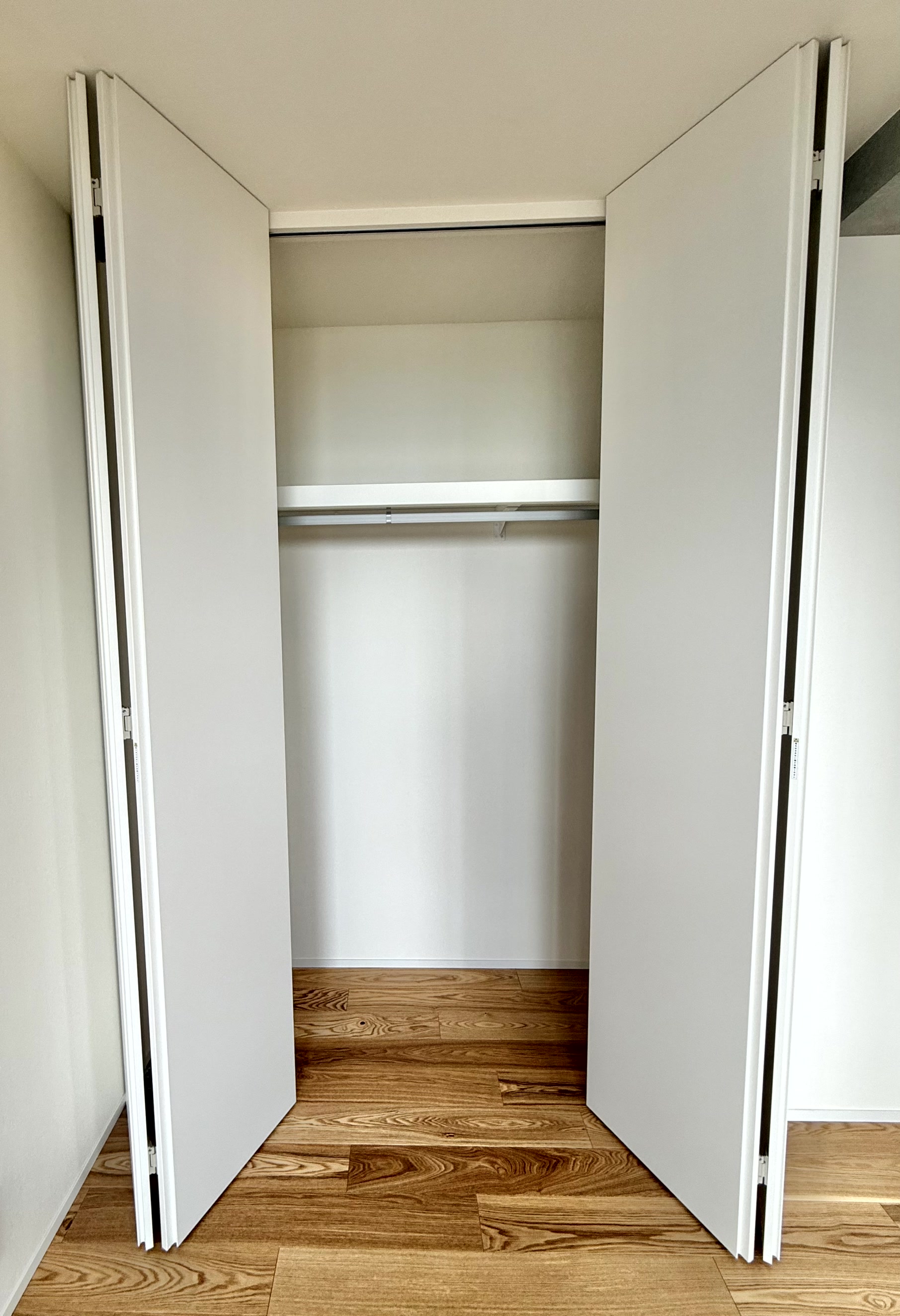 収納　クローゼット収納有。～スライドドアで部屋を仕切ることが可能～