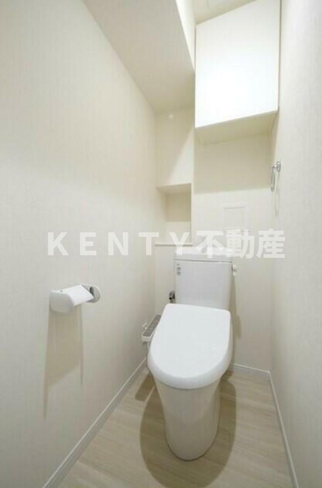 トイレ　落ち着いた色調のトイレです