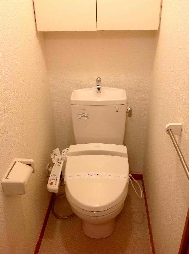 トイレ　温水洗浄便座付き。同タイプの写真です。