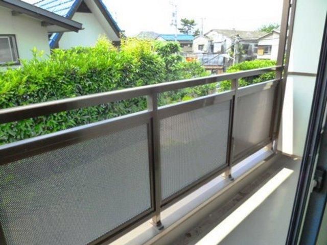 バルコニー　明るいバルコニー完備