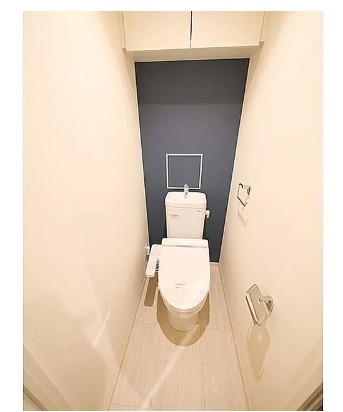 トイレ　落ち着いた色調のトイレです
